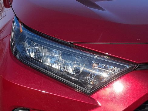 Used 2019 Toyota RAV4 LE image 9