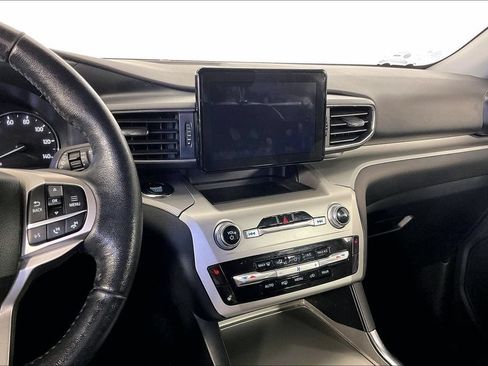 Used 2022 Ford Explorer XLT w/ Equipment Group 202A RWD image 8
