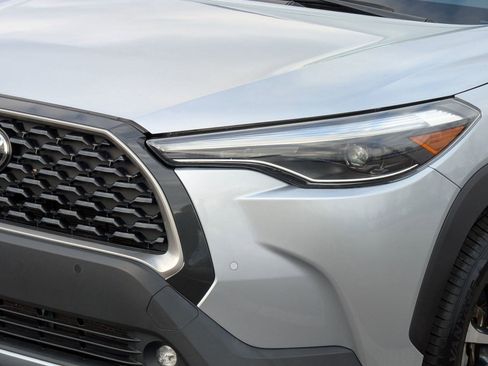 Used 2022 Toyota Corolla Cross XLE image 11