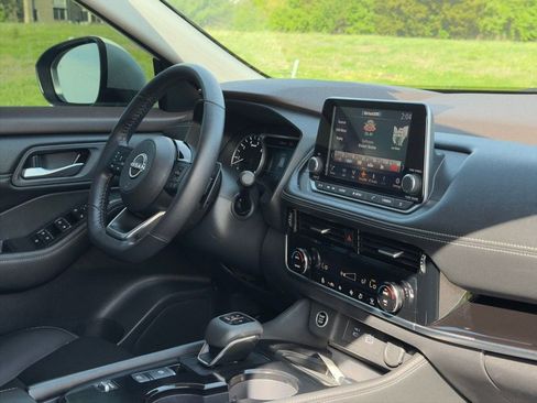 Used 2023 Nissan Rogue SL FWD image 28