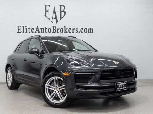 Used 2023 Porsche Macan AWD/4WD image 36