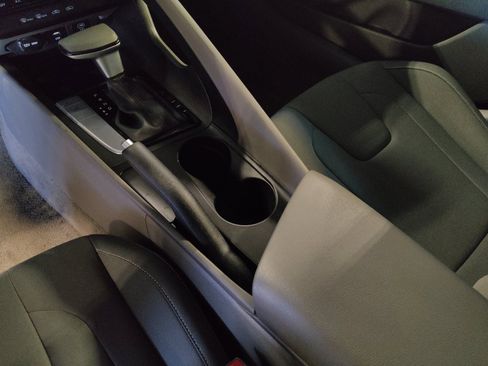 Used 2024 Hyundai Elantra SEL FWD image 26