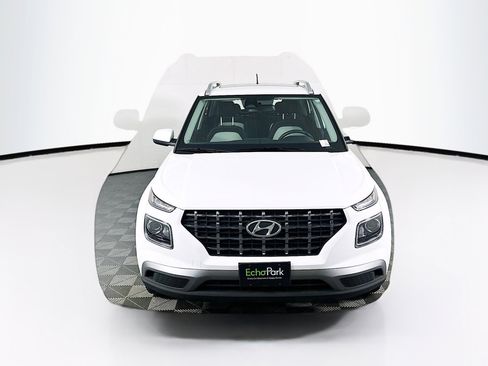 Used 2025 Hyundai Venue SEL FWD image 2