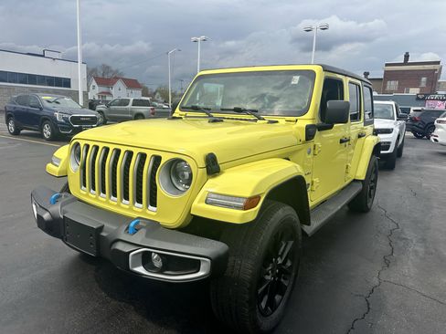 Used 2023 Jeep Wrangler Sahara image 3