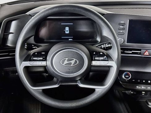 Used 2025 Hyundai Elantra Hybrid FWD image 13