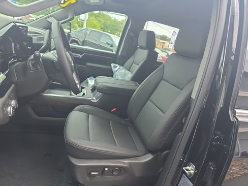 New 2025 GMC Sierra 2500 SLT w/ SLT Convenience Package image 12