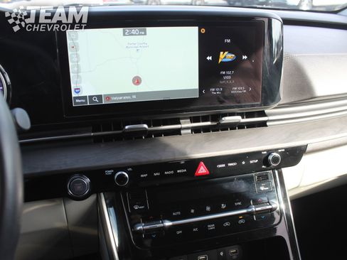 Used 2024 Kia Carnival EX image 15