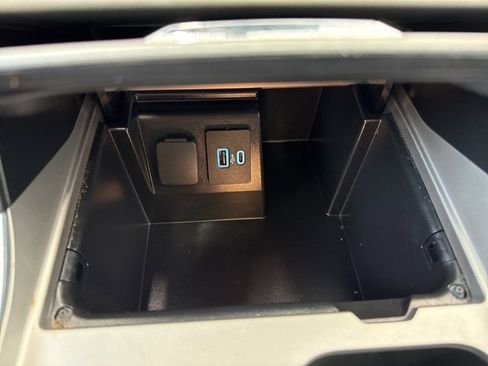 Used 2022 Ford Explorer XLT w/ Equipment Group 202A image 27