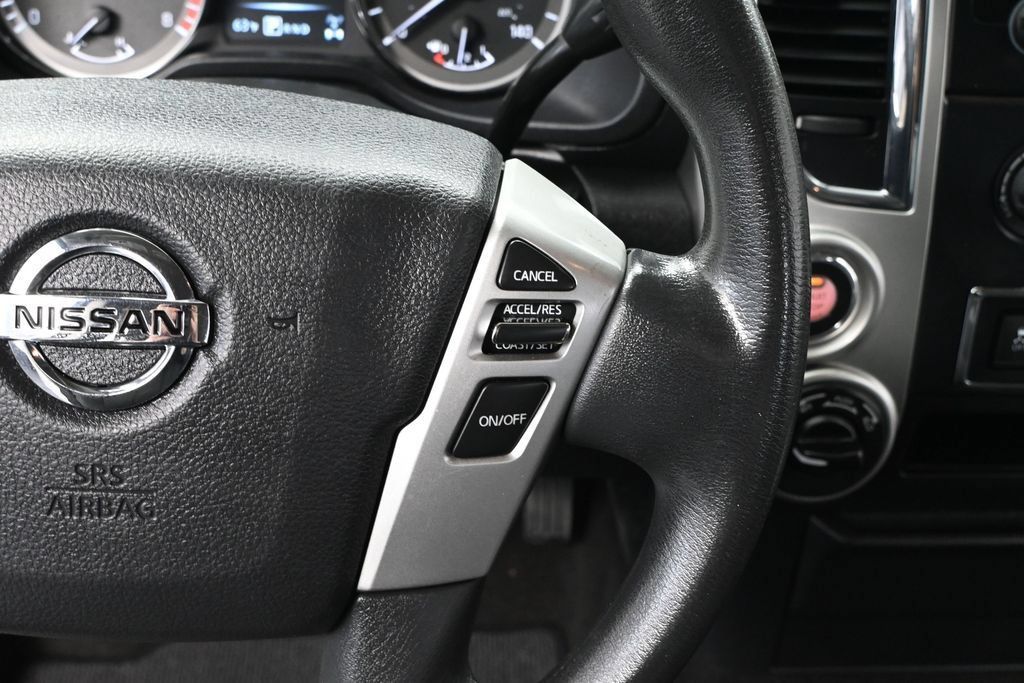 Used 2018 Nissan Titan SV AWD/4WD image 20