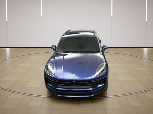 Certified 2025 Porsche Macan AWD/4WD image 41