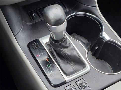 Used 2016 Toyota Highlander XLE image 17