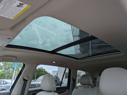 Used 2024 Volkswagen Atlas SE w/ Panoramic Sunroof Package FWD image 26