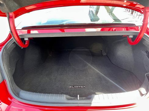 Used 2021 Hyundai Elantra SE FWD image 19