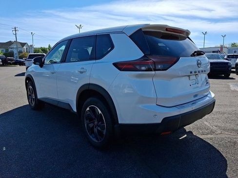 Used 2024 Nissan Rogue SV FWD image 4