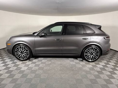 Used 2026 Porsche Cayenne Turbo AWD/4WD image 2