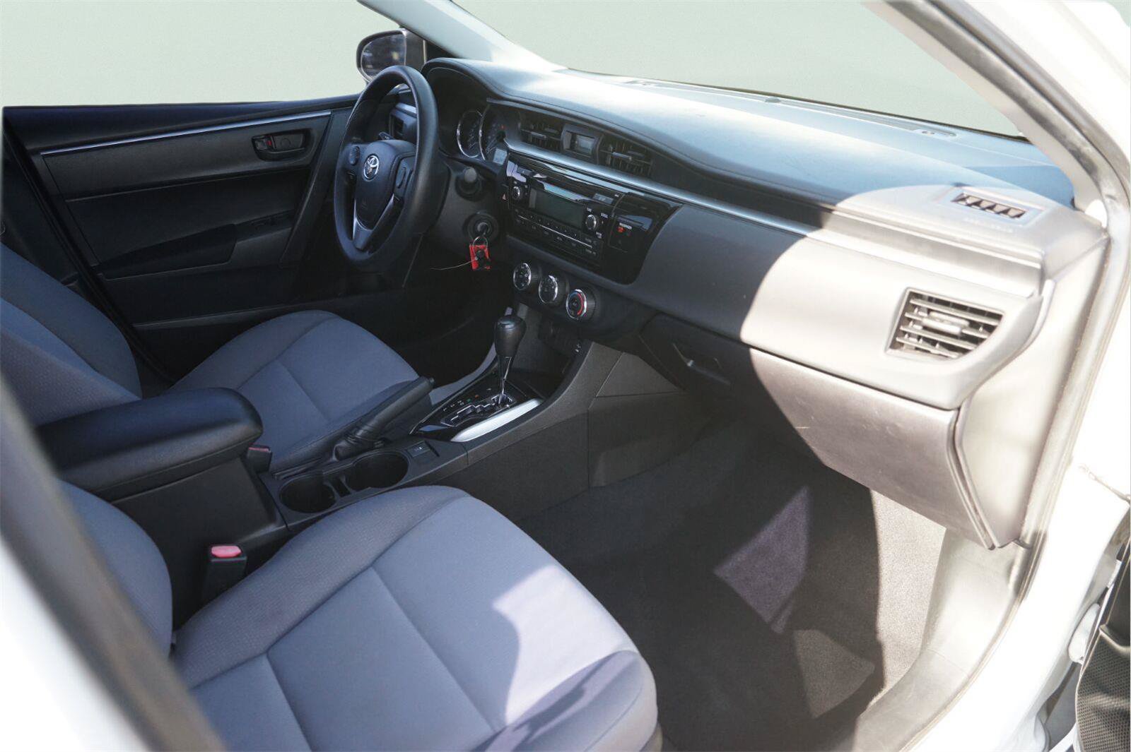 Used 2015 Toyota Corolla L FWD image 17