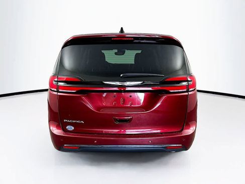 Used 2023 Chrysler Pacifica Touring-L FWD image 5