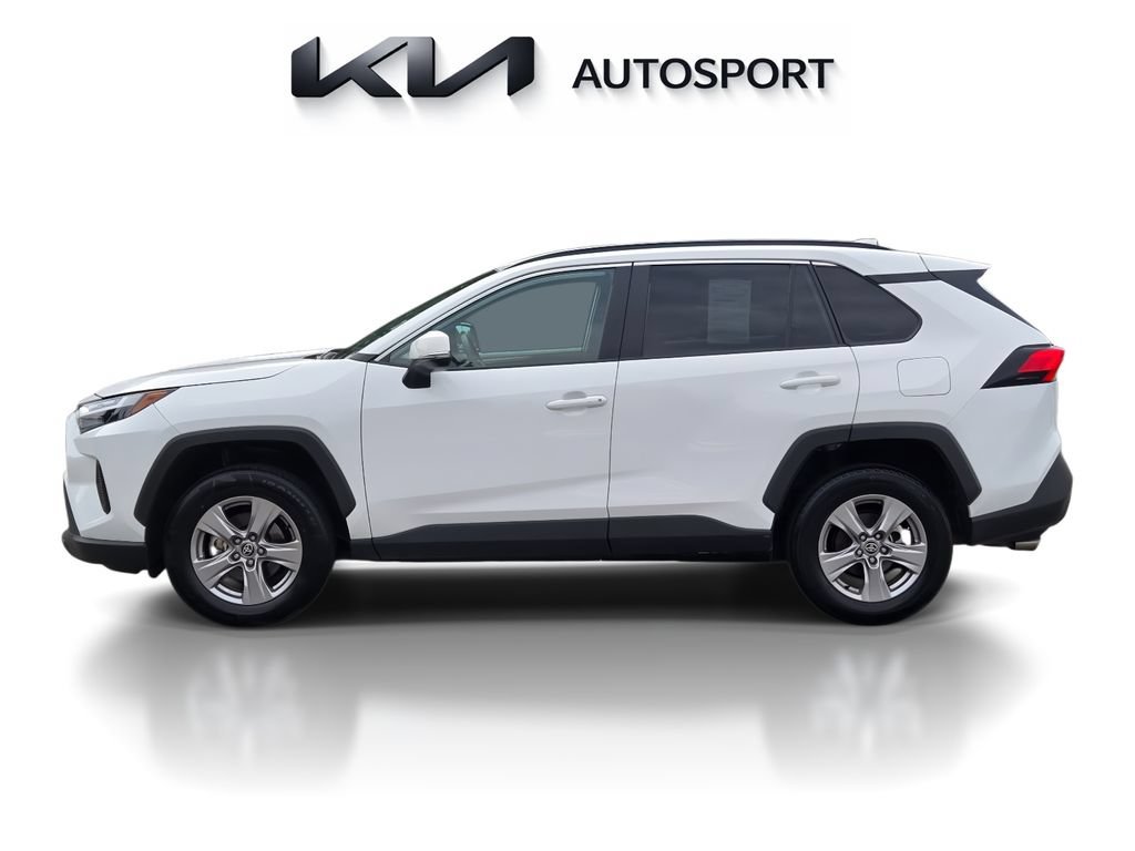 Used 2025 Toyota RAV4 XLE AWD/4WD image 13