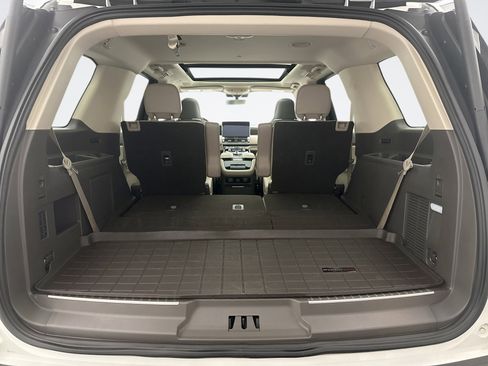 Used 2024 Lincoln Navigator Reserve AWD/4WD image 25
