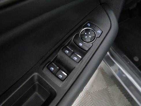 Used 2020 Ford Edge SE FWD image 15
