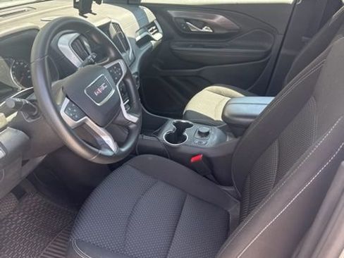 Used 2024 GMC Terrain SLE w/ Driver Convenience Package FWD image 5