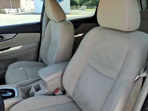 Used 2016 Nissan Rogue SV FWD image 13