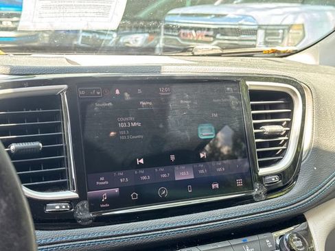 Used 2021 Chrysler Pacifica Touring-L FWD image 20