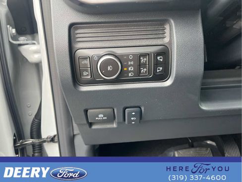 New 2026 Ford F250 Lariat w/ Black Appearance Package image 38