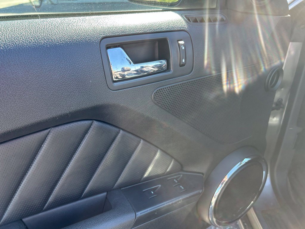 Used 2013 Ford Mustang Premium RWD image 31