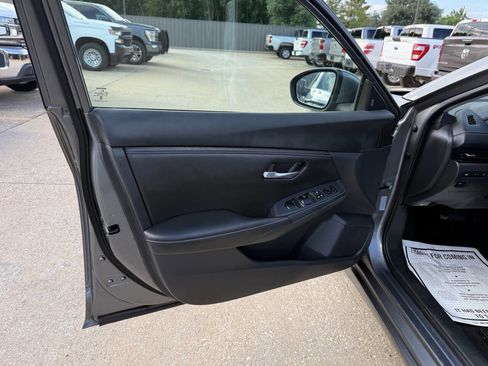Used 2022 Nissan Sentra SV FWD image 8