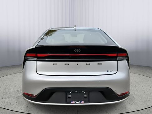 Used 2024 Toyota Prius LE image 5