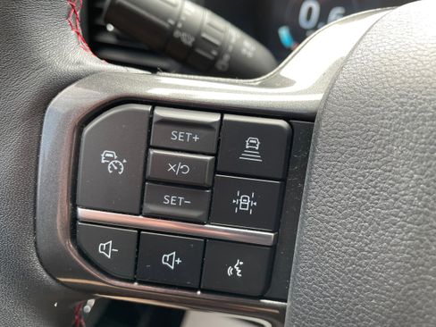 Used 2023 Ford Expedition Limited AWD/4WD image 22
