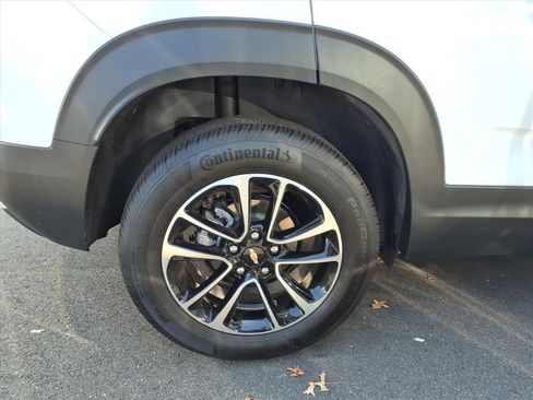 Used 2025 Chevrolet TrailBlazer LT w/ Driver Confidence Package image 6