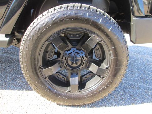 Used 2011 Jeep Wrangler Unlimited Sahara w/ Trailer Tow Group image 17