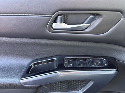 Used 2023 Nissan Pathfinder SL w/ SL Premium Package image 12