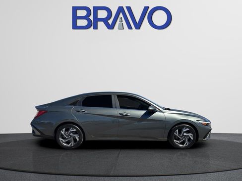 Used 2025 Hyundai Elantra Limited image 6