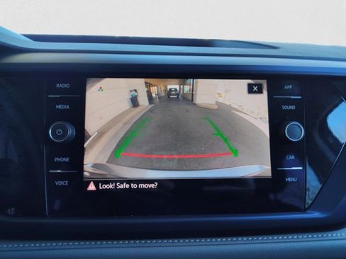 Used 2024 Volkswagen Taos SE w/ Panoramic Sunroof Package AWD/4WD image 17