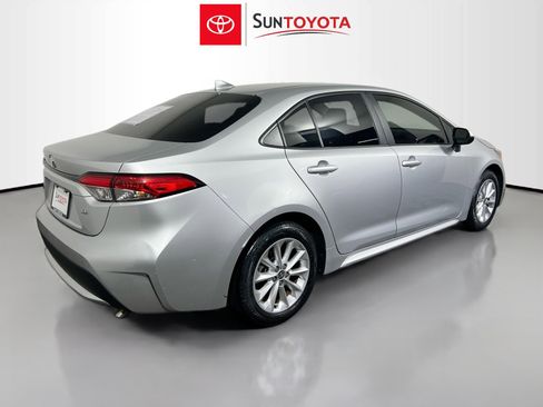 Used 2021 Toyota Corolla LE w/ LE Convenience Package FWD image 4