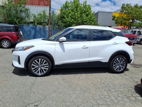 Used 2021 Nissan Kicks SV FWD image 4
