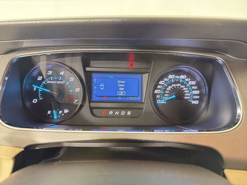 Used 2018 Ford Taurus SE FWD image 18