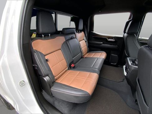 Used 2024 Chevrolet Silverado 1500 High Country w/ Z71 Off-Road Package AWD/4WD image 20