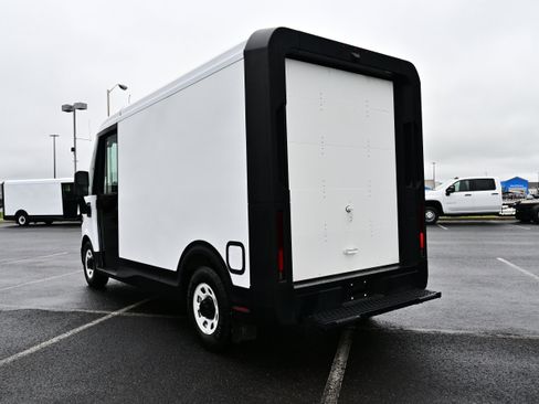 Used 2024 Chevrolet Brightdrop 400 w/ Commercial Equipment Package AWD/4WD image 6