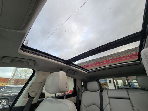 Used 2014 Cadillac SRX Luxury image 24