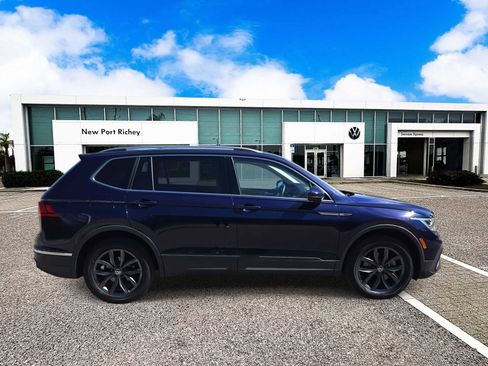 Used 2023 Volkswagen Tiguan SE w/ Panoramic Sunroof Package image 9