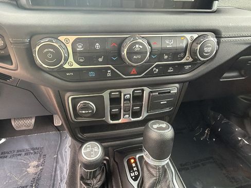 Used 2025 Jeep Wrangler Unlimited Sahara w/ Safety Group AWD/4WD image 33