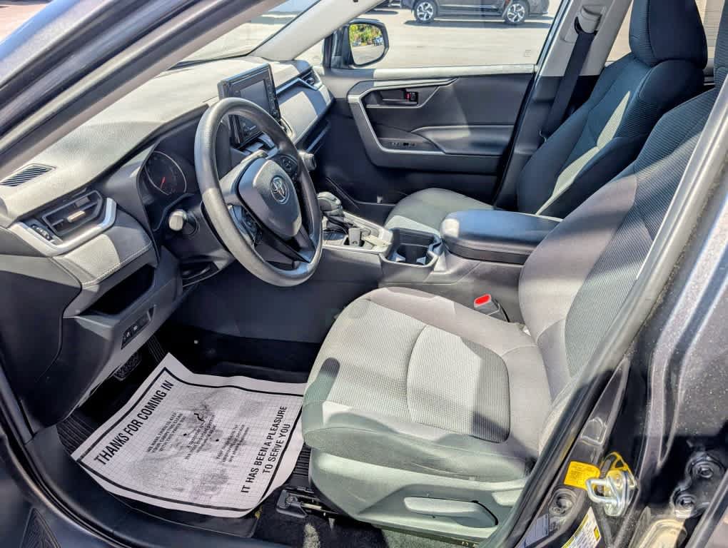 Used 2021 Toyota RAV4 LE AWD/4WD image 9