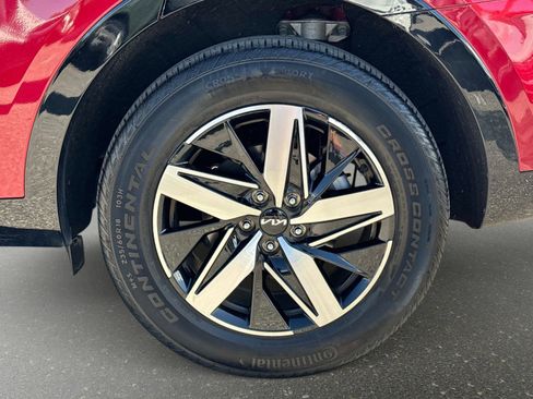 Used 2023 Kia Sorento S image 10