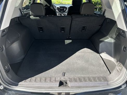 Used 2024 GMC Terrain SLE image 21