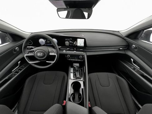 New 2025 Hyundai Elantra SEL FWD image 13