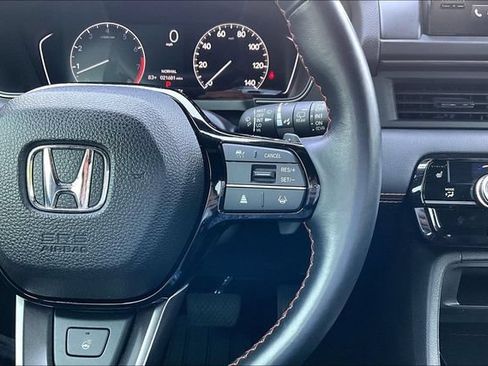 Used 2025 Honda Pilot TrailSport image 12